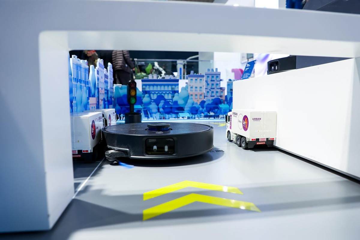 智能清洁再升级！海尔全智能扫拖机器人V40系列：AI主动寻污，终结“指令式”清洁(图4)